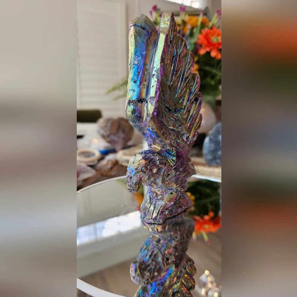 Aura Titanium Hawk Crystal Carving - Picture 7 of 8